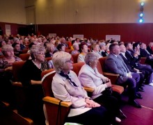 В Белоярском РДК поздравили пенсионеров округа