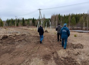 Сотрудники МЧС России проверили как населённые пункты, подверженные угрозе перехода лесных пожаров, выполнили превентивные мероприятия