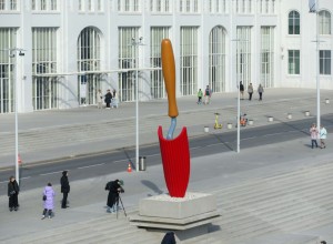 В Москве установили памятник садовой лопатке