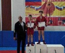 У самбистов Заречного 9 медалей