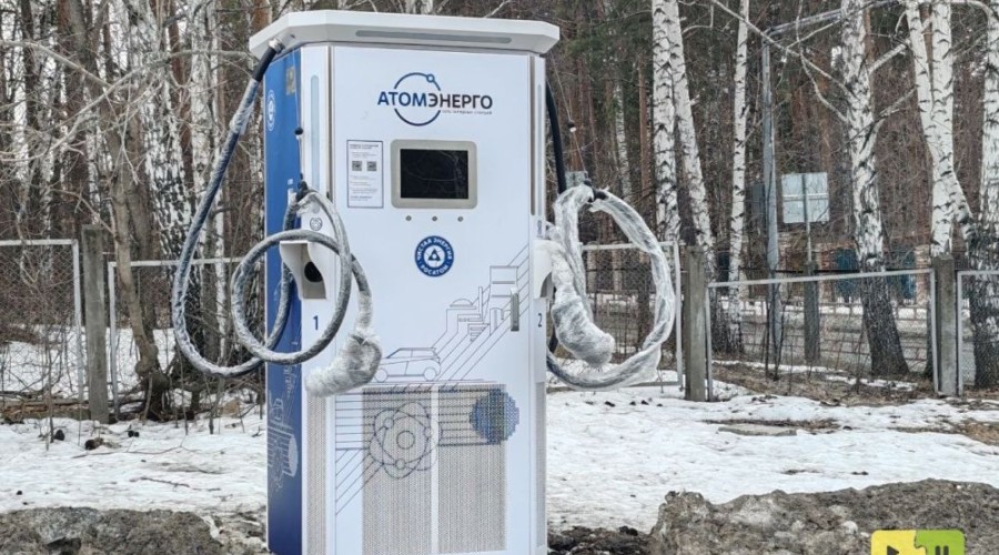 Возле здания стационара МСЧ032 появилась зарядная станция для электрокаров