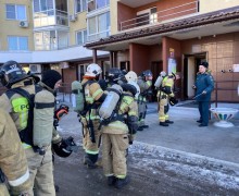 Пожарные состязались, кто быстрее добежит до 18-го этажа