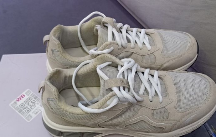 Кросовки р- 40-41 б/у не более 2 недель, в хорошем состоянии