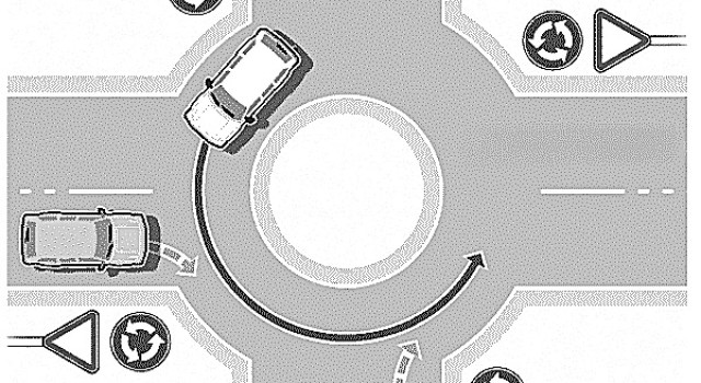 Как правильно проезжать перекрёсток с круговым движением у автовокзала?