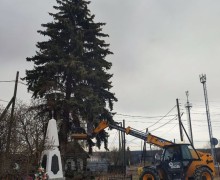Пока стояла хорошая погода (и даже когда погода была уже не очень), зареченцы прибрали город