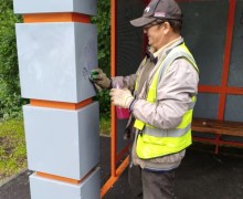 В Заречном началась мойка остановочных павильонов