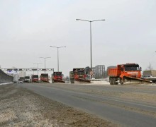 Дорожные службы Свердловской области устраняют последствия снегопада