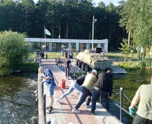 Ветераны ВМФ и морской пехоты привели в порядок памятный знак Памяти моряков России