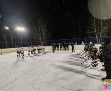 Хоккейный корт во дворе Курчатова, 29 и 31 сегодня торжественно открыли - он практически новый!