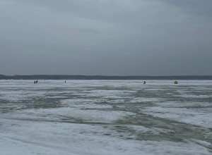 Мартовские рыбаки начали проваливаться под лед