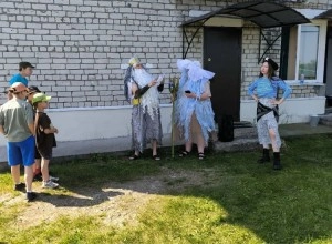 Волонтёры из Заречного провели для воспитанников детского дома в Филатовском праздник День Нептуна