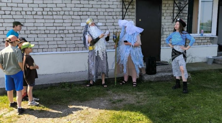 Волонтёры из Заречного провели для воспитанников детского дома в Филатовском праздник День Нептуна