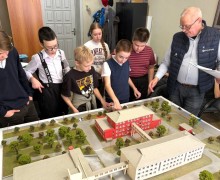 В УрТК состоялось занятие для школьников: они приступили к созданию города будущего