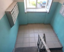 В доме на Таховской, 8 продолжается ремонт подъездов