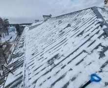 Продолжается активная фаза работ по уборке снега со скатных крыш!