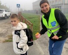 У школы №6 в Заречном прошёл Единый день световозвращателя