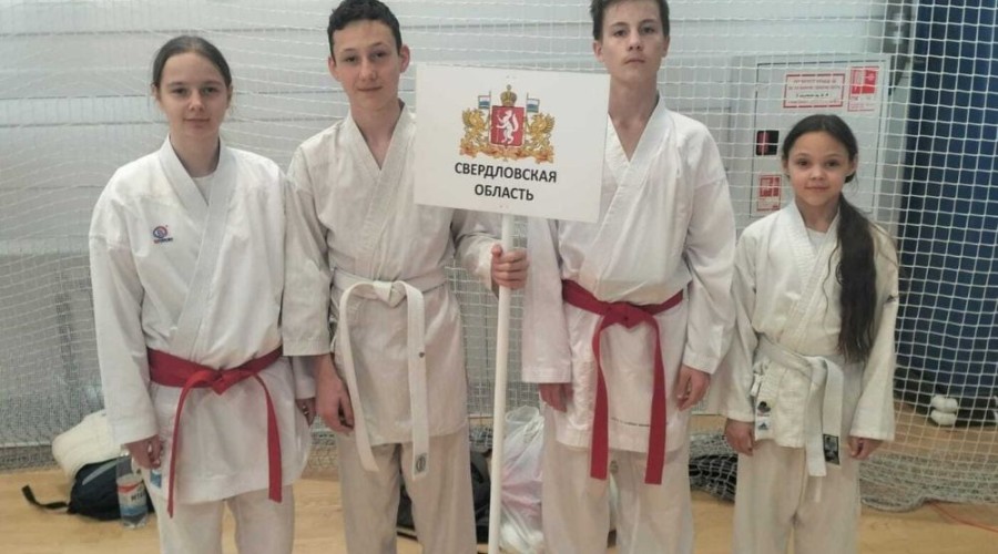 Наши каратисты привезли в Заречный серебро первенства России, региональный кубок и 46 медалей!