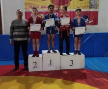 У самбистов Заречного 9 медалей