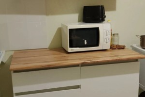 Продам холодильник за 4 тысячи рублей и кухонные шкафы