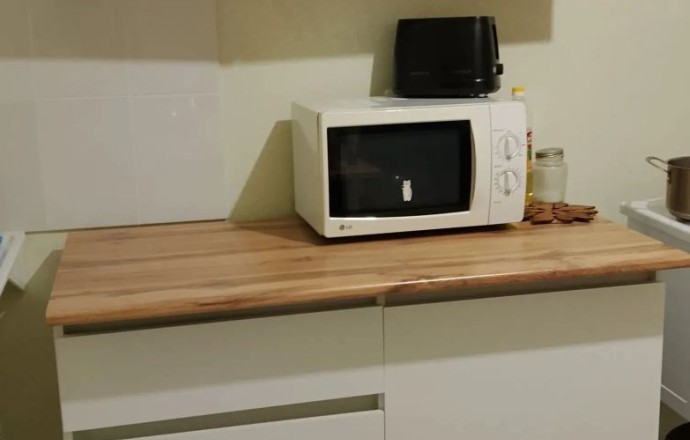 Продам холодильник за 4 тысячи рублей и кухонные шкафы
