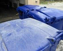 В Заречном начали мыть контейнеры для подготовки к летнему сезону