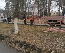 На ул. Ленина демонтируют дорожные ограждения