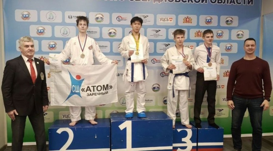 Предновогодние победы каратистов Атома