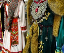 В Белоярском РДК открылась выставка коллекции «Народы Урала»