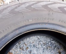 Продаю почти новую зимнюю резину-липучку