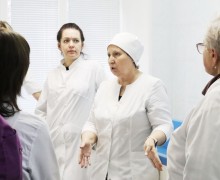 Студенты-медики Белоярского техникума осваивают физиотерапию на практике в МСЧ-32