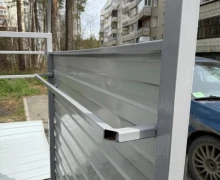 Управляющая компания ДЕЗ обновляет контейнерный площадки, которые находятся под их управлением