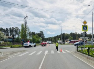 Сотрудники Госавтоинспекции Заречного устанавливают обстоятельства ДТП, в котором пострадал пешеход