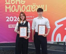 В Белоярском округе наградили активную молодежь в День молодежи