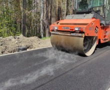 Сегодня ведется асфальтирование пешеходного тротуара по ул. Курчатова