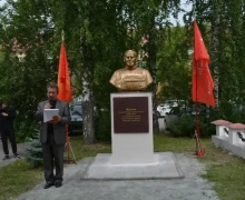 В центре Белоярского установили бюст маршала победы Георгия Жукова