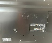 Телевизор LG 43 дюйма с дефектом экрана