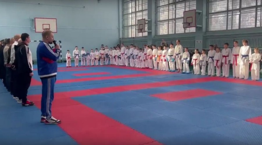 В Заречном на выходных выступила сотня юных каратистов