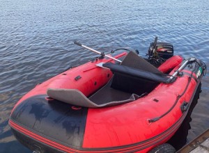 РЕЗИНОВАЯ ЛОДКА ПЕРЕВЕРНУЛАСЬ на середине водохранилища