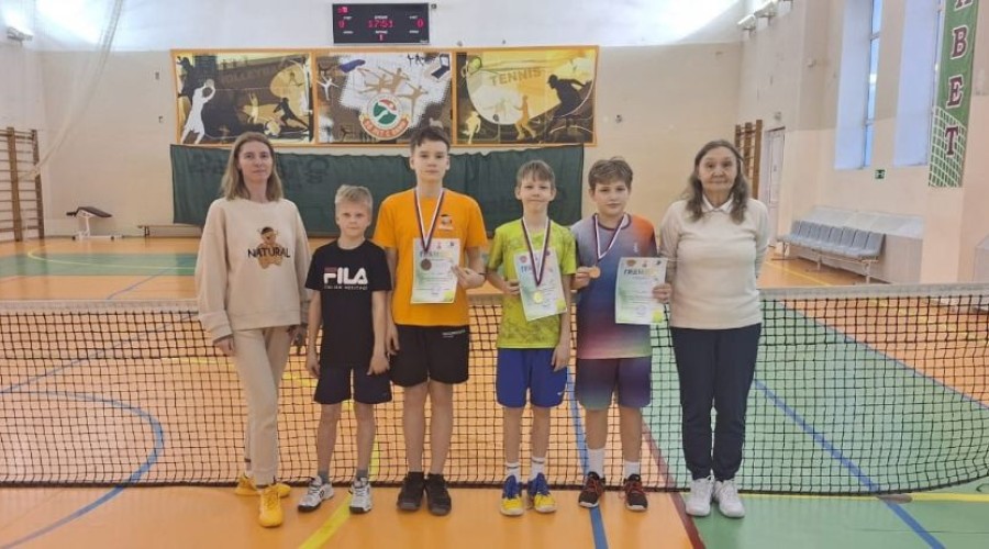 6 медалей привезли наши теннисисты из Новоуральска