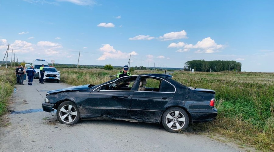Смертельная авария в Белоярском районе: водитель BMW погиб при опрокидывании