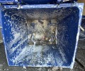 В Заречном начали мыть контейнеры для подготовки к летнему сезону