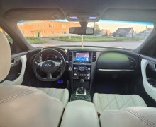 Infiniti QX70, 