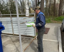 Управляющая компания ДЕЗ обновляет контейнерный площадки, которые находятся под их управлением