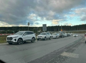 Бензиновая актуальность: зареченцы предлагают платную услугу «постоять в очереди» на заправке