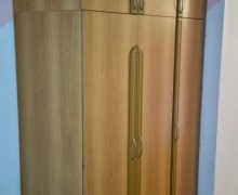 Отдам бесплатно трёхстворчатый шкаф в хорошем состоянии