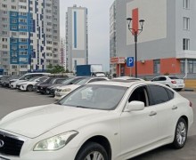 Infiniti M25, 2011