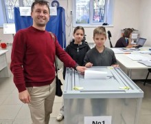 Юные зареченцы вместе с родителями посетили избирательные участки