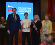 В Белоярском районе вручили государственные и ведомственные награды участникам СВО