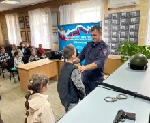 Школьники Заречного узнали секреты криминалистики и познакомились со служебными собаками