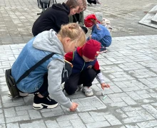 Около ТЮЗа закончили ремонтировать амфитеатр и обновили его детским праздником